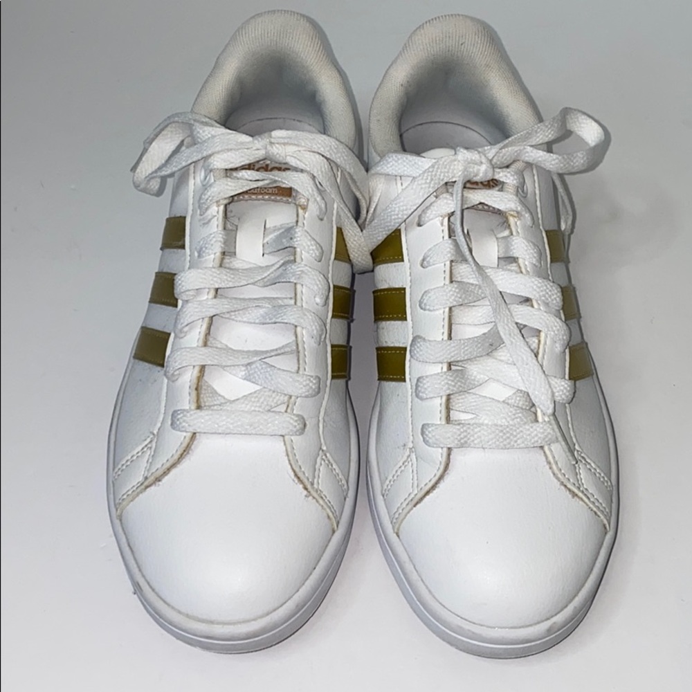 Adidas Cloudfoam Memory  Gold stripes sneakers